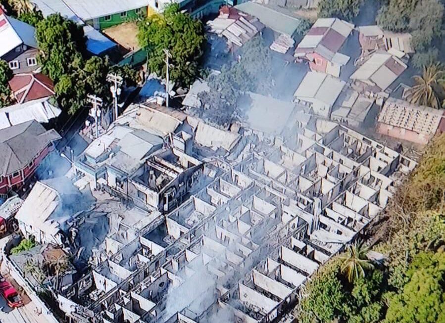 Incendio consume hospital público de Roatán.