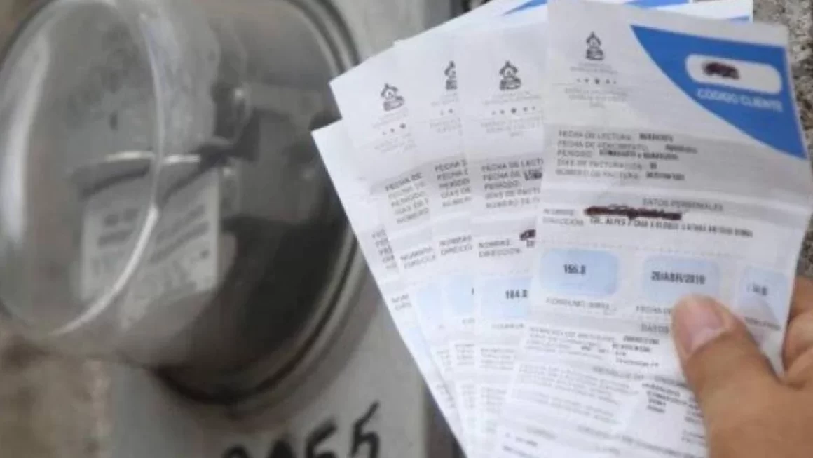 Unos 17 mil millones de lempiras adeudan 500 mil morosos a la ENEE.