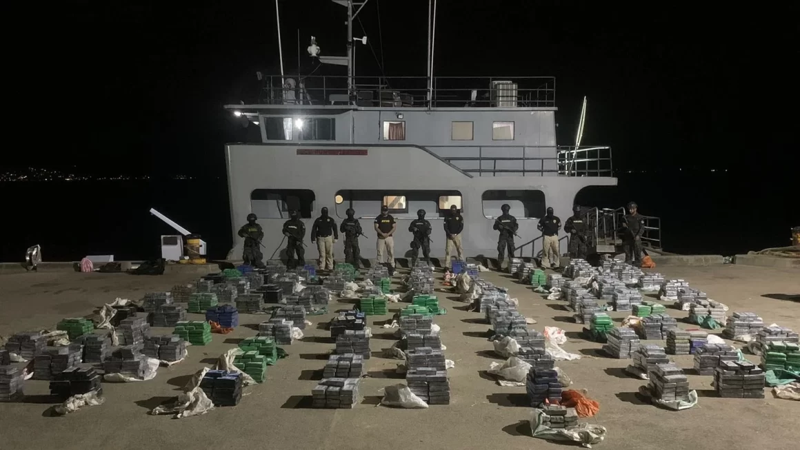 Fuerzas Armadas decomisa cerca de tres toneladas de Cocaína.