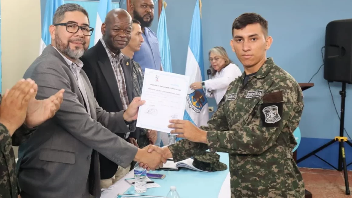 INFOP Entrega Certificados a Participantes de la Base Naval de Trujillo
