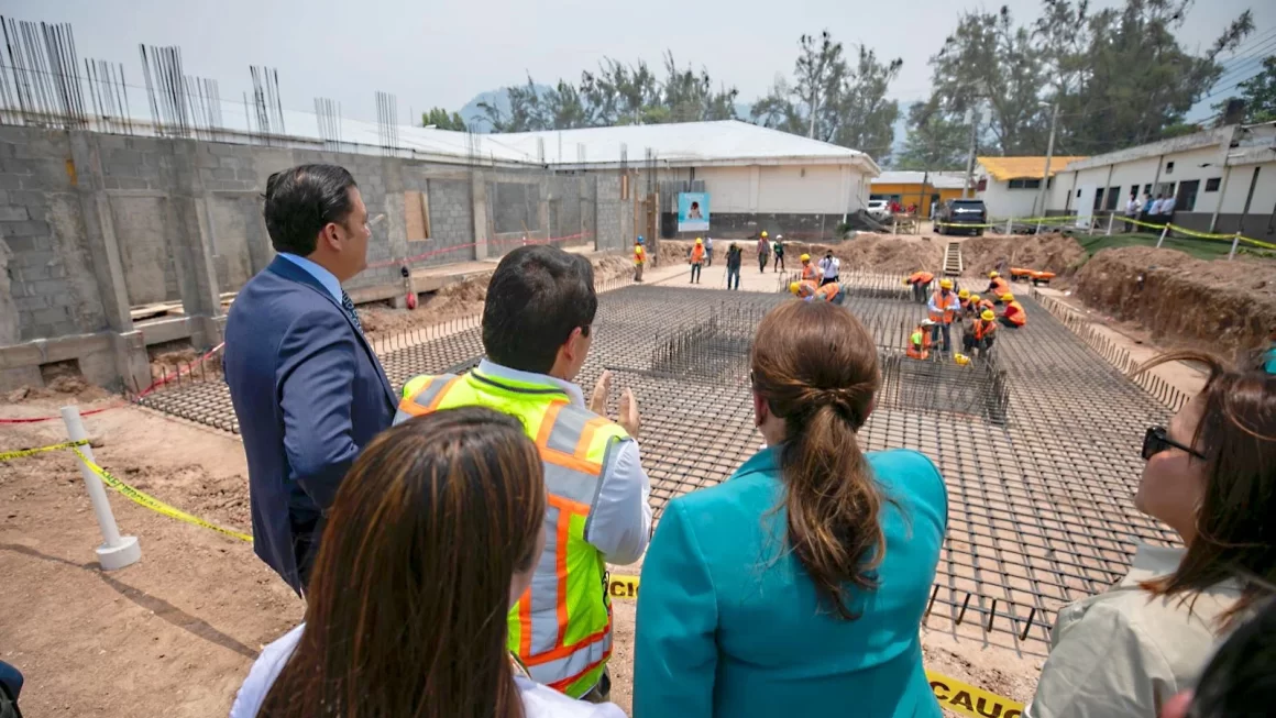 Presidenta Castro supervisa construcción de búnker oncológico en Hospital San Felipe