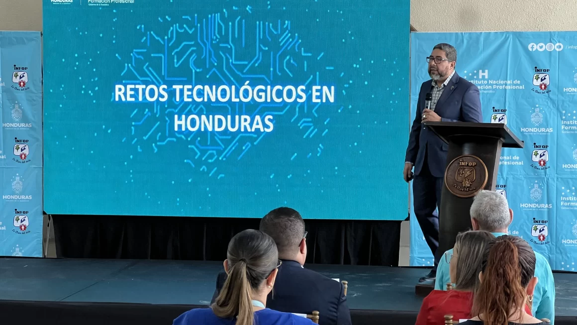 Director ejecutivo de INFOP presenta informe de logros a un año de su gestión