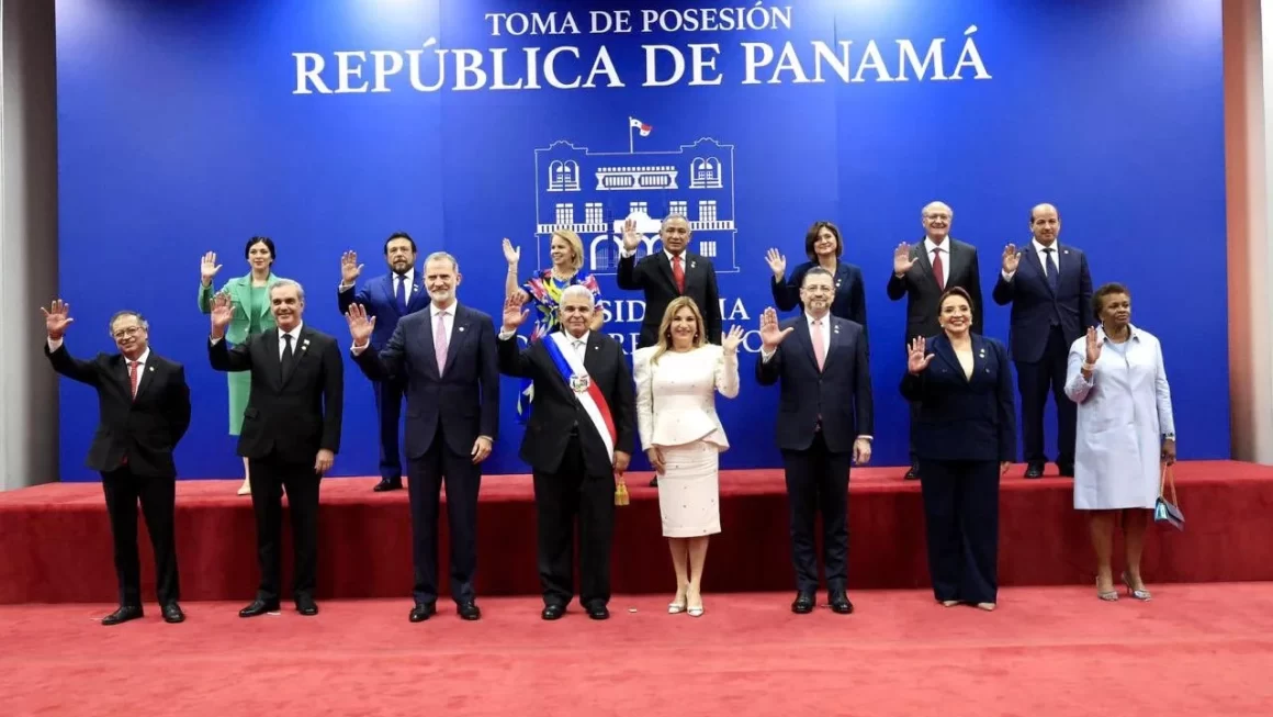 Mandataria Castro asiste a la investidura presidencial de José Raúl Mulino