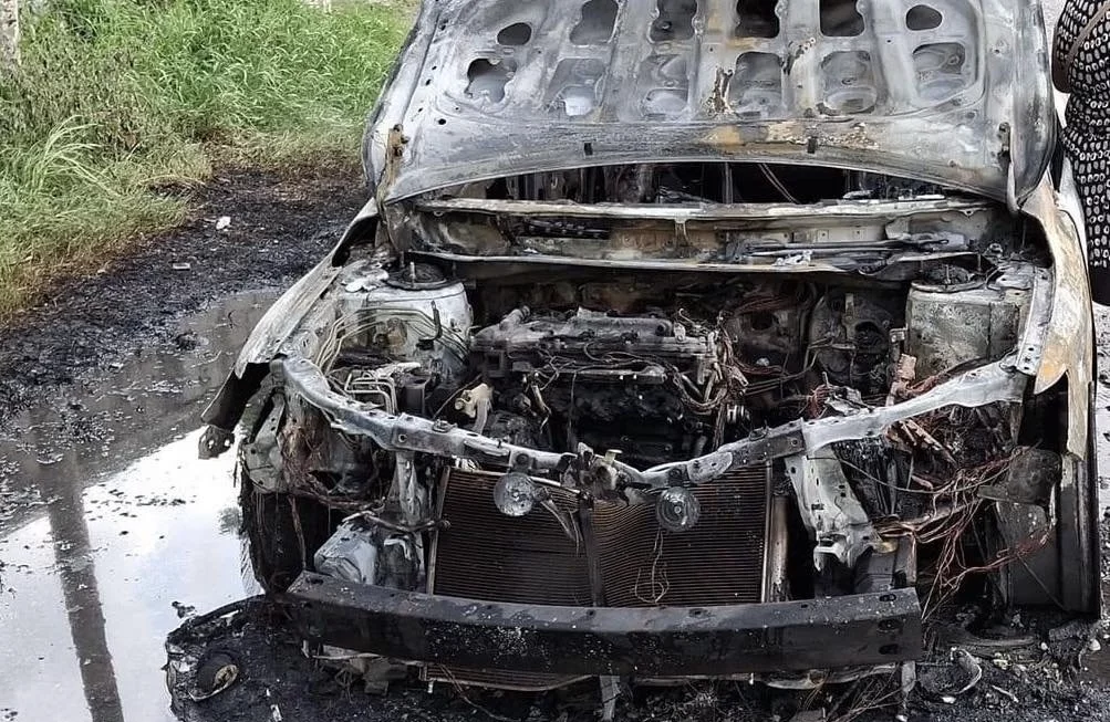 Extorsionadores queman tres unidades de transporte público