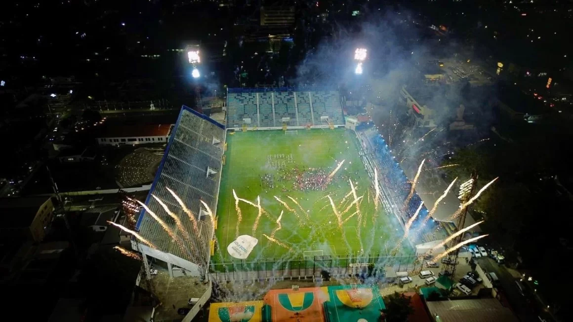 Xiomara Castro inaugura grama nueva del “Estadio Morazán” en SPS