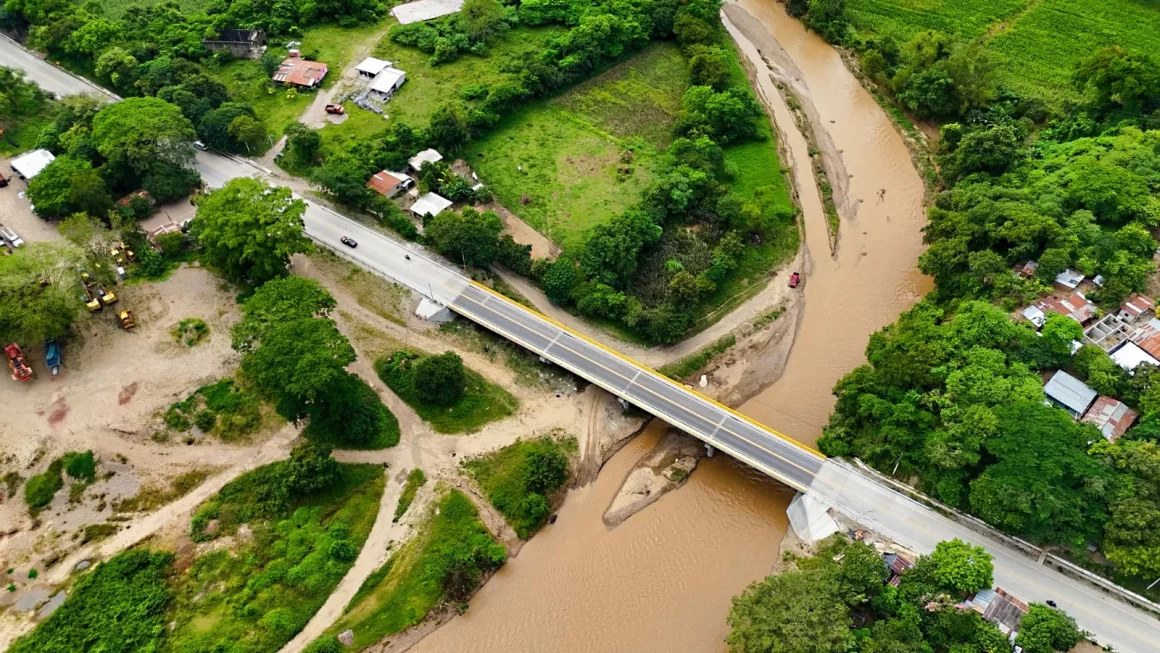 Gobierno inaugura carretera que une El Paraíso con Olancho