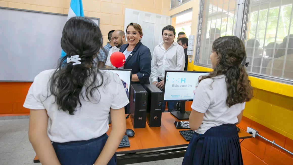 Gobierno continúa remodelando centros educativos en el país