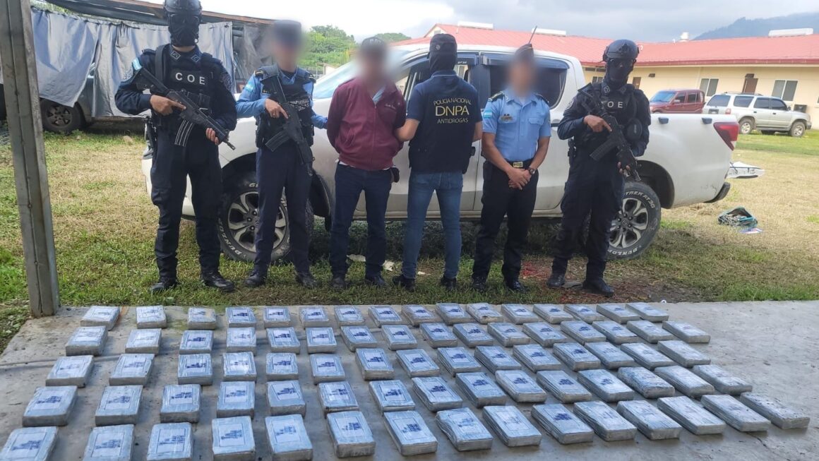 77 kilos de cocaina decomisan en un vehículo en El Progreso 