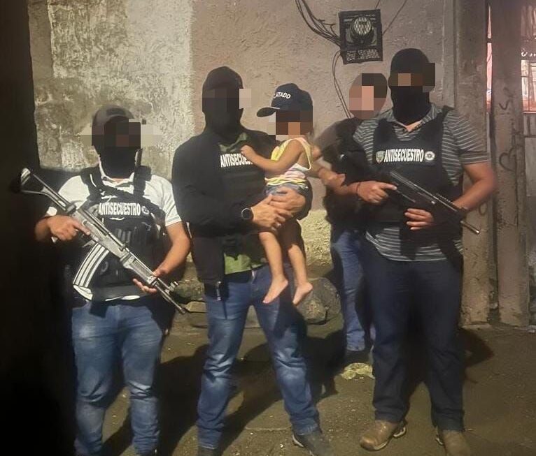 Rescatan a menor de tres años y capturan a sus secuestradores quienes pedían cuatro millones de lempiras por su liberación