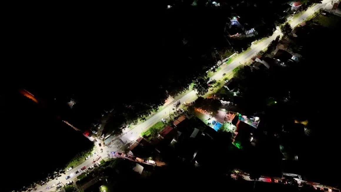 La presidente Castro inaugura la iluminación en tramo carretero de la entrada a Valle de Ángeles