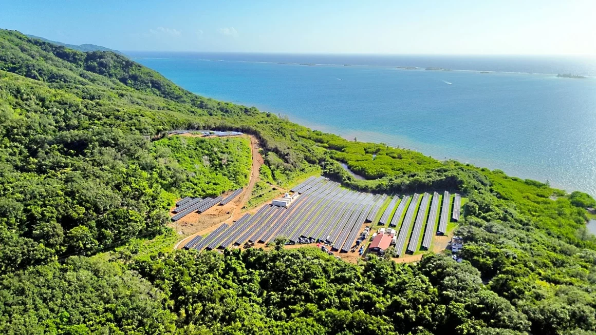 Gobierno busca beneficiar a 6,000 habitantes de Guanaja con el proyecto energético PERLA