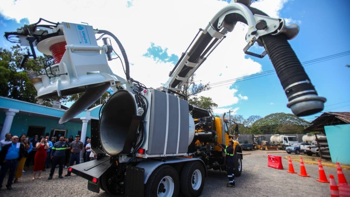 AMDC adquiere moderno equipo para reparación de alcantarillado sanitario 