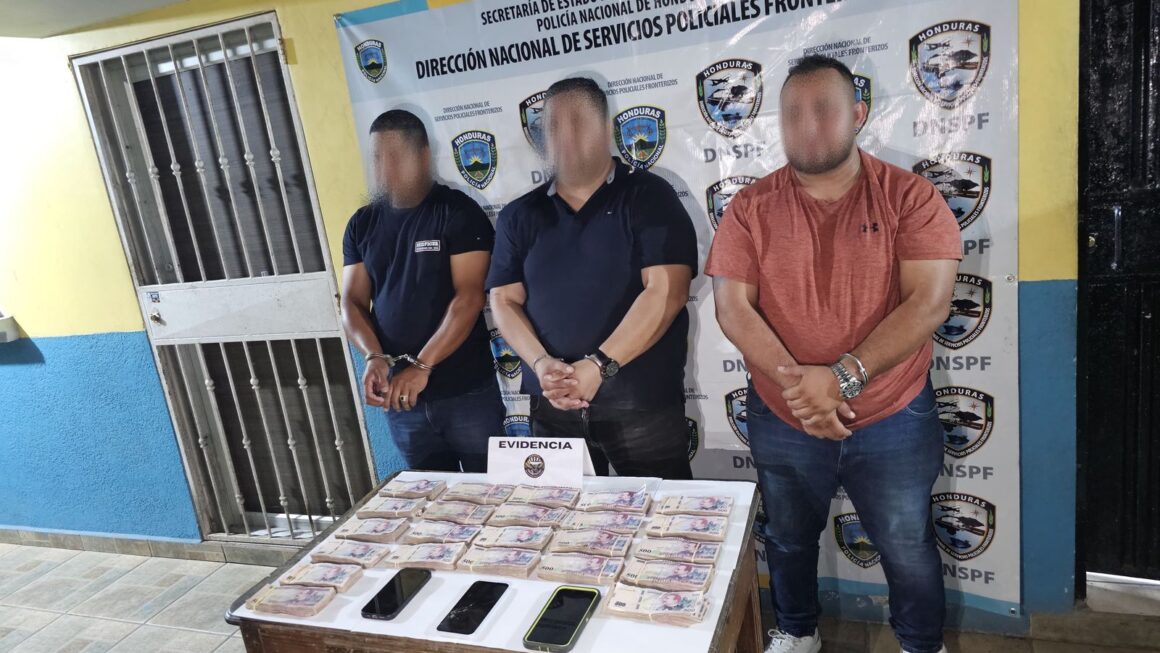 Capturan a tres hombres con más de un millón de lempiras en Colón