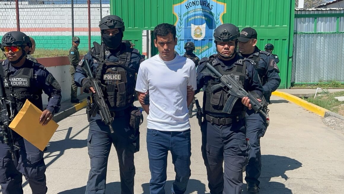 Extraditan a Eswin Mejía pedido por el estado de Nebraska, EEUU