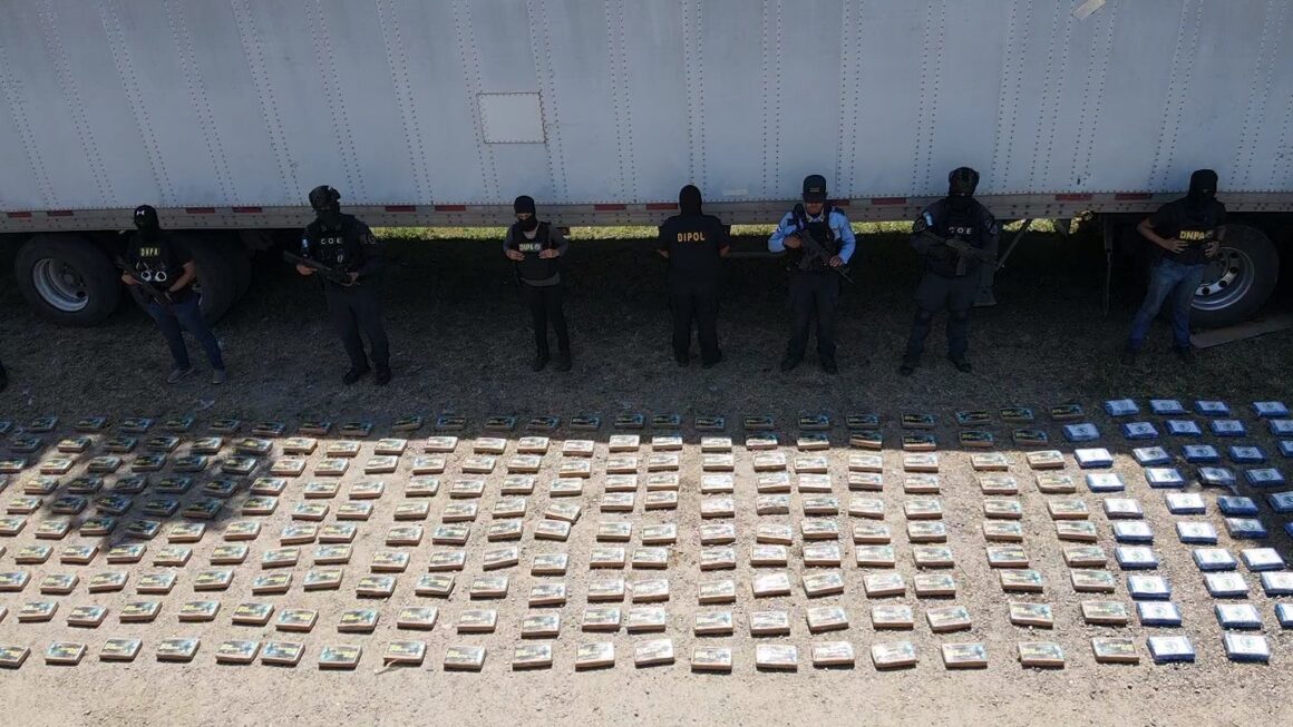 Al menos 780 kilos de cocaína decomisan en una rastra  en Cortés