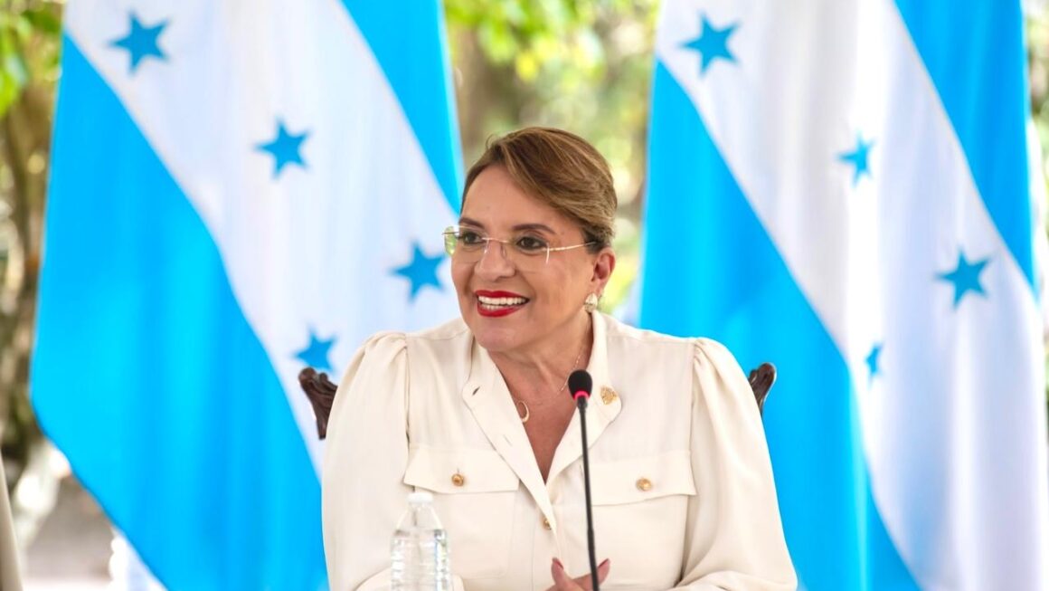 Mandataria Castro saluda al Papa  León XIV y celebra compromiso con la justicia social