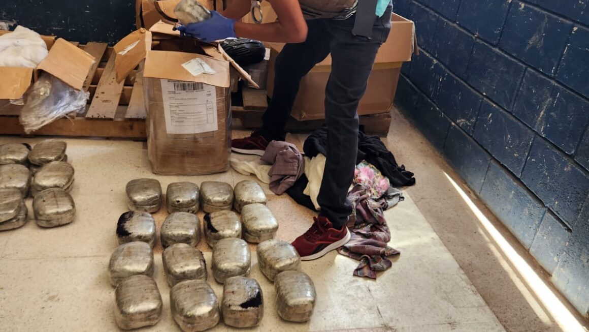 Decomisan  60 libras de marihuana ocultos en encomienda de terminal de buses en Choluteca