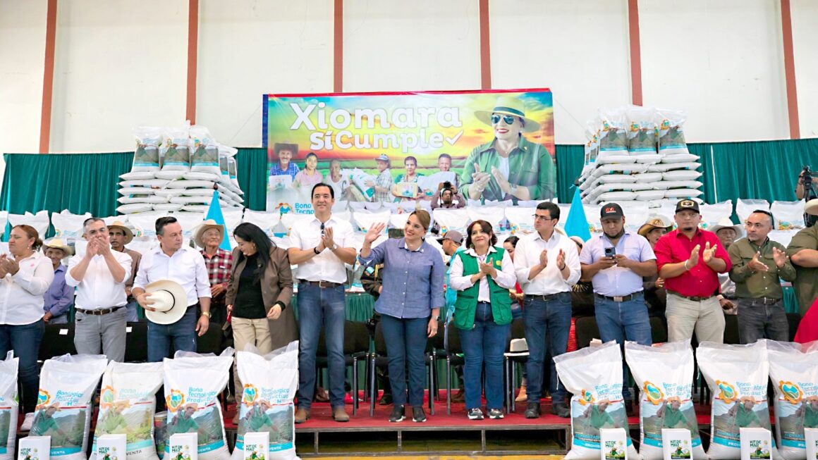 Mandataria Castro entrega 21 mil Bonos Tecnológicos Productivos en Danlí, El Paraíso 