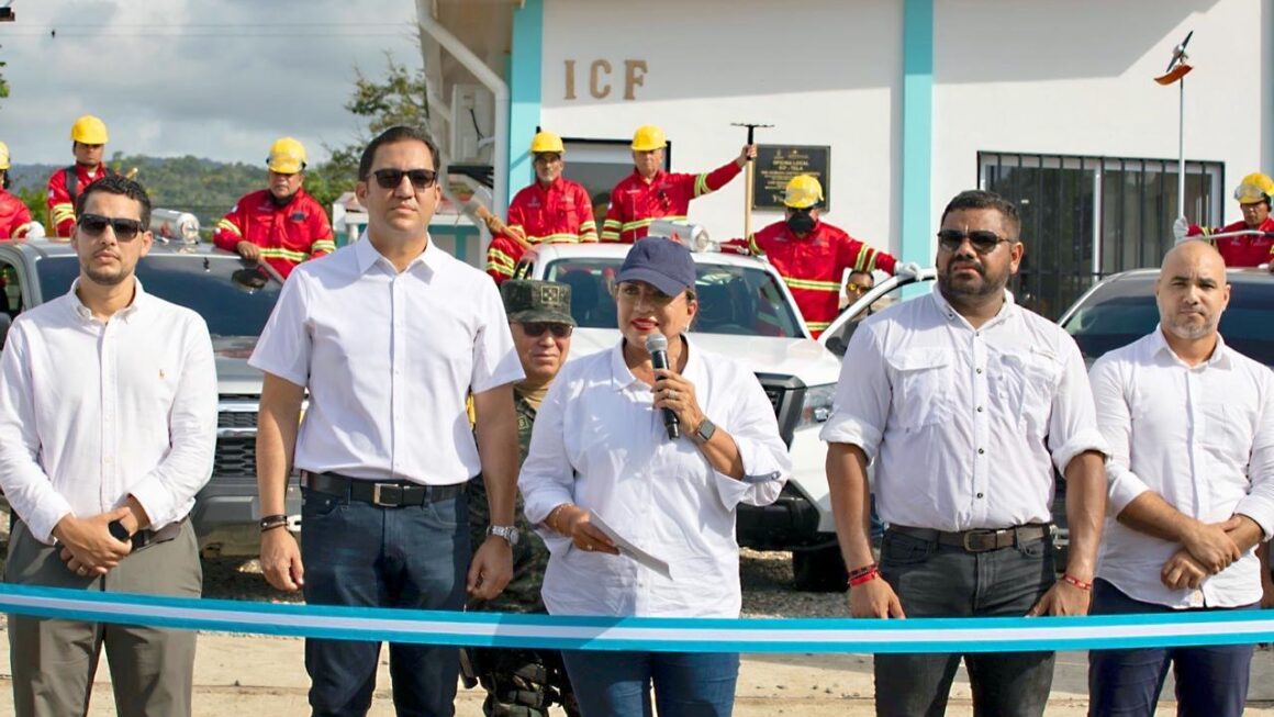 Presidenta Castro inaugura oficina regional del ICF en Tela, Atlántida