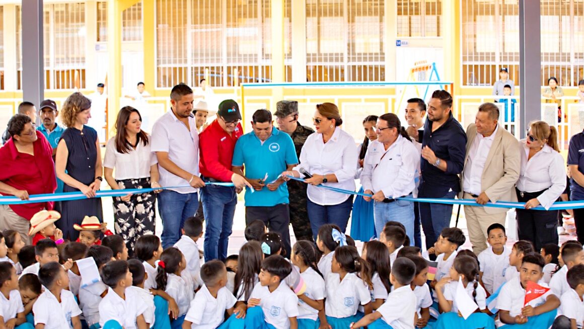 Presidenta Castro inaugura Centro de Educación Básica en San José de Pane, Comayagua