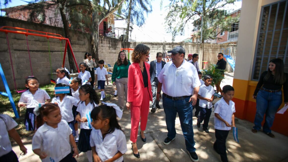 Alcalde Aldana entrega primer albergue modelo a la comunidad de la colonia Betania
