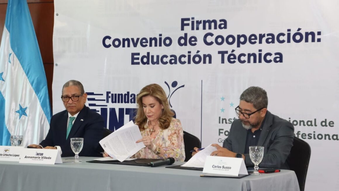 INFOP y Fundación INTUR firman convenio para la formación técnica y la empleabilidad