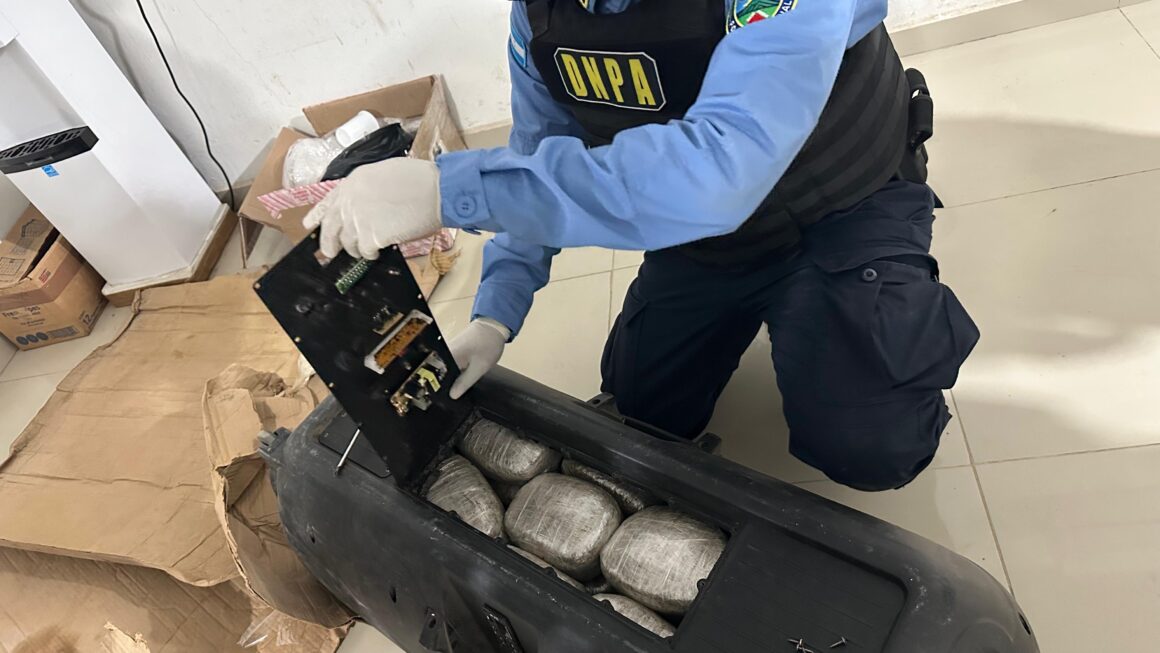 Decomisan 72 paquetes de supuesta marihuana ocultos en parlante enviados por encomienda 