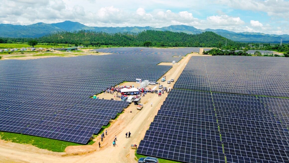 Presidenta Castro inaugura planta de energía solar de 50 MW en Patuca, Olancho