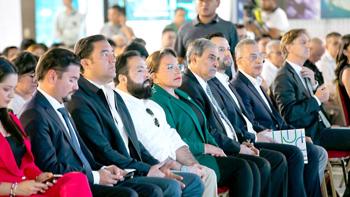 Xiomara Castro inaugura Portal Digital de Inversiones que simplifica trámites empresariales