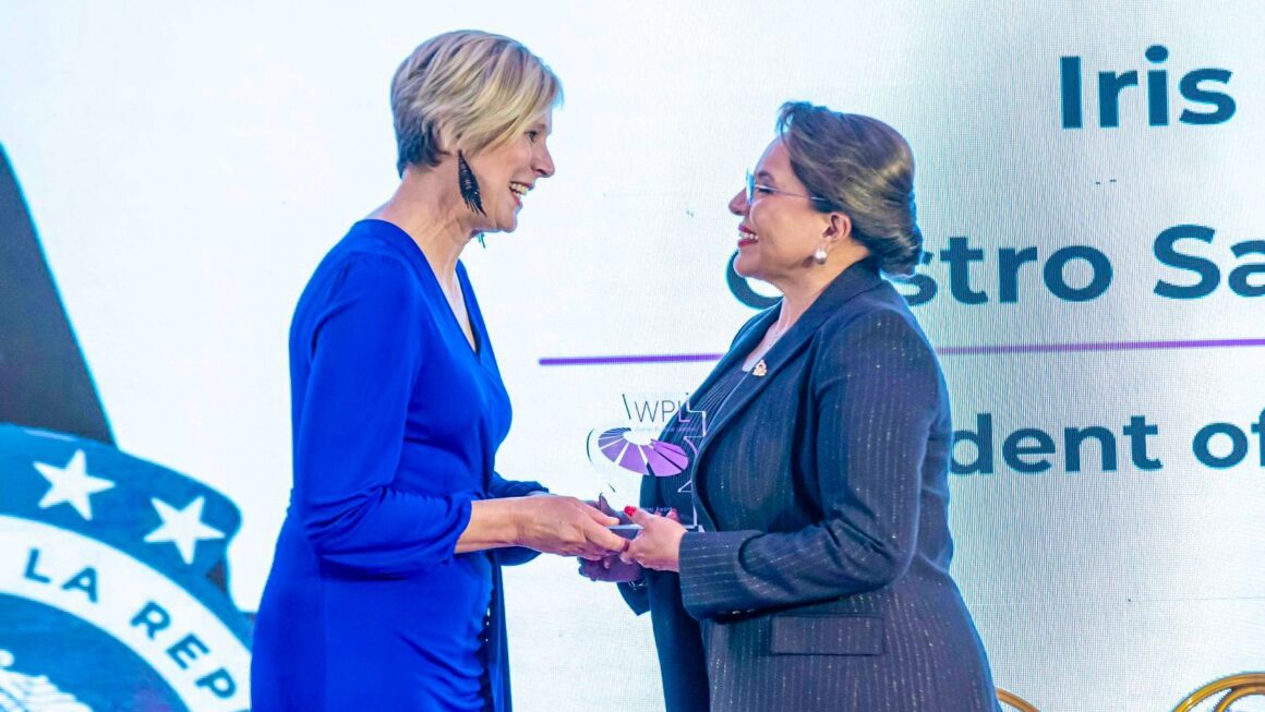 Presidenta Castro recibe premio “Pioneras en Liderazgo Político Femenino” en Montenegro