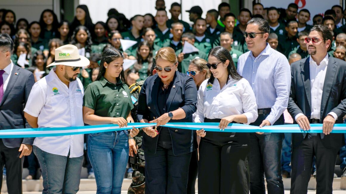 Mandataria inaugura Planta de procesamiento de alimentos en Comayagua