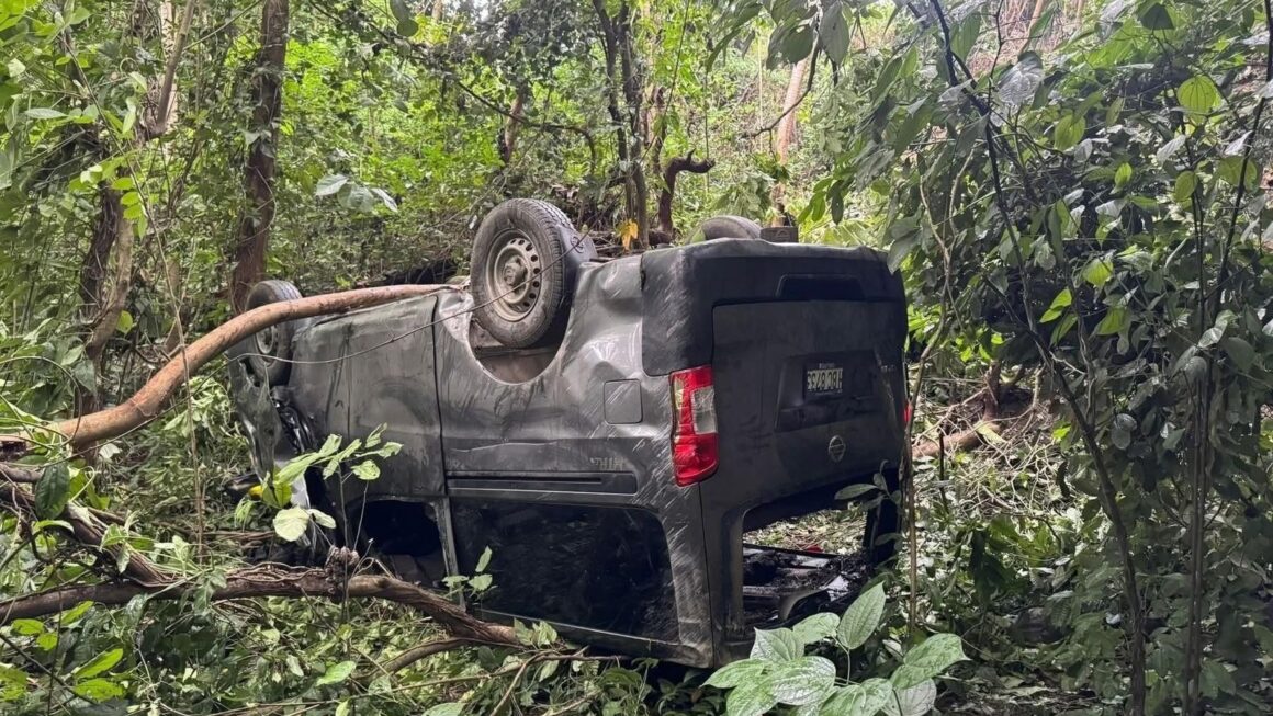 Bus cae a una hondonada en Cofradía, SPS deja un muerto y varios heridos