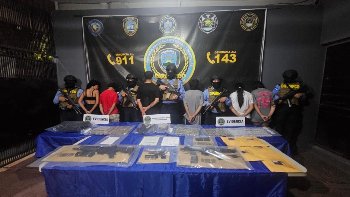 Capturan a seis pandilleros de la 18 en Puerto Cortés con armas de grueso calibre