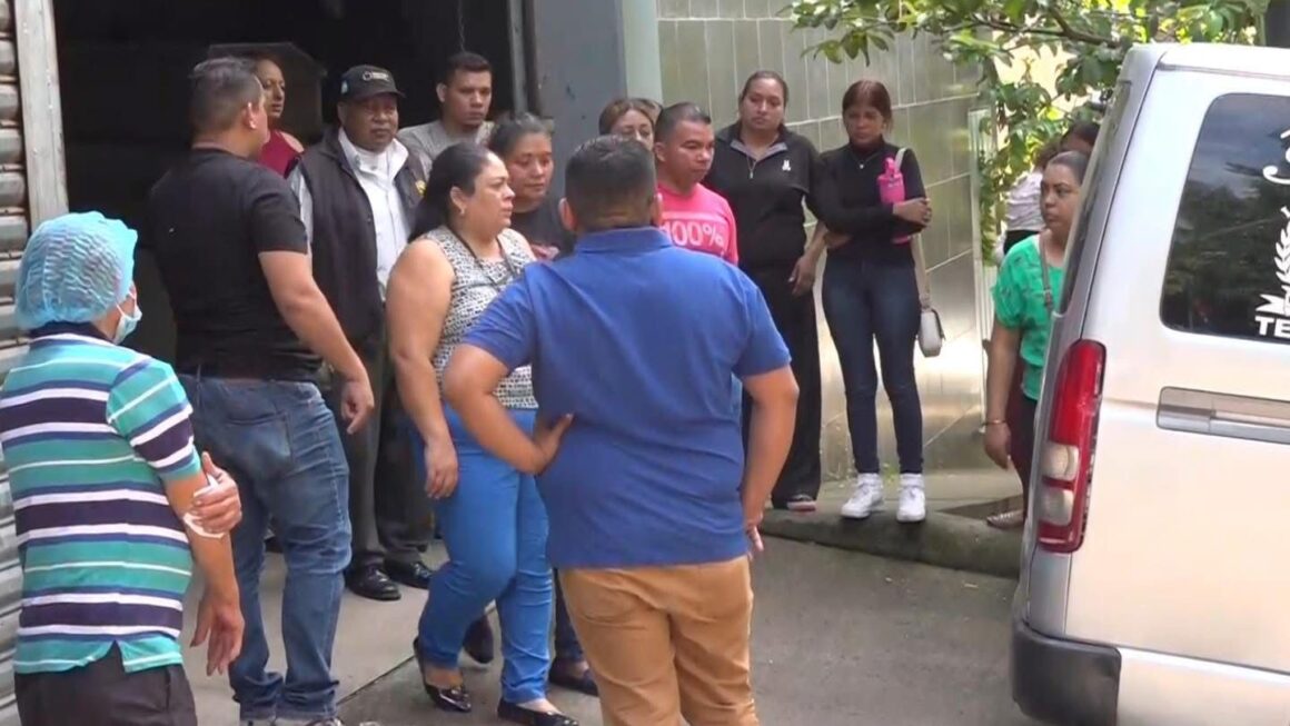 Medicina Forense entrega cuerpos de los dos menores arrastrados por quebrada en la capital
