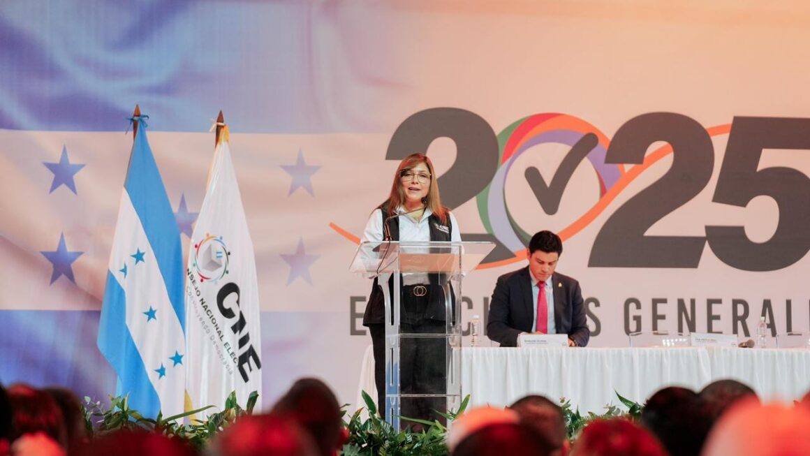 Dan inicio las elecciones generales en Honduras tras banderizallo del CNE 