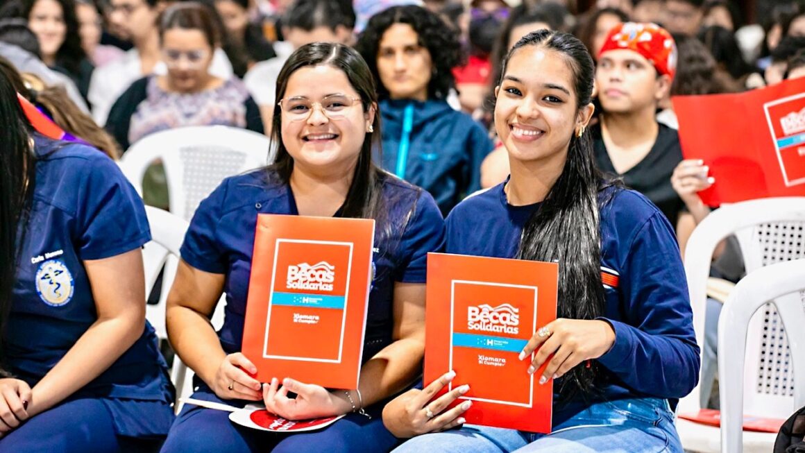 Gobierno beneficia a 1,300universitarios de San Pedro Sula con Becas Solidarias
