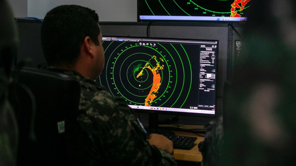 Autoridades supervisan en Trujillo segundo radar de lucha contra el narcotráfico