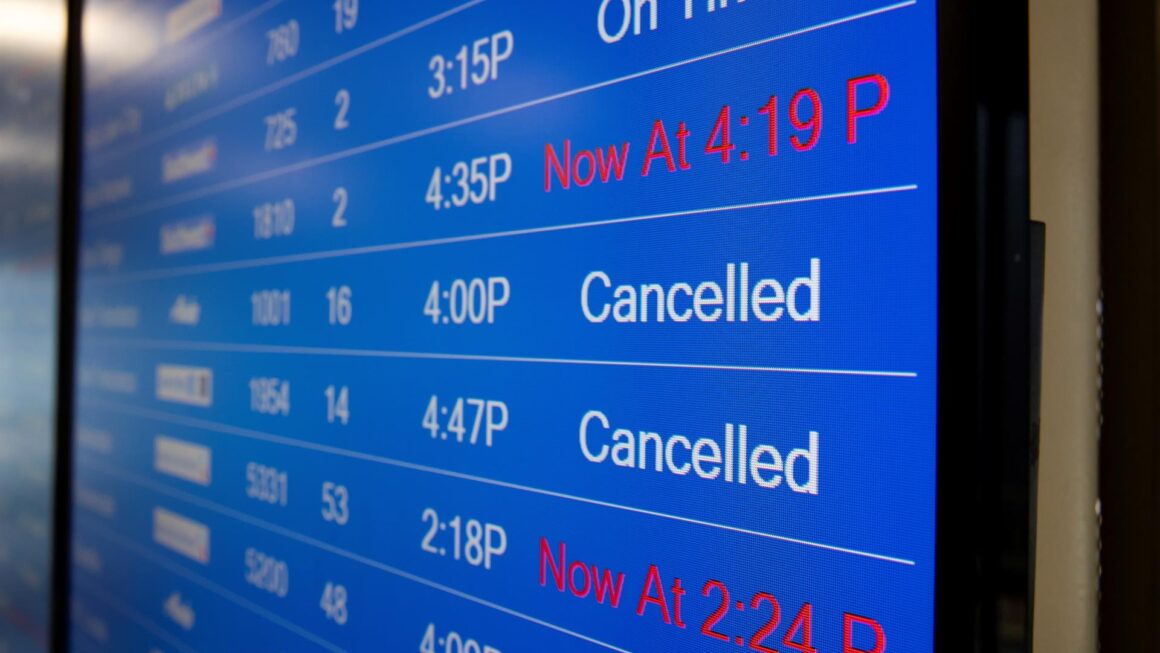 Mas de mil vuelos cancelados por segundo día en EE.UU. tras cierre de gobierno 