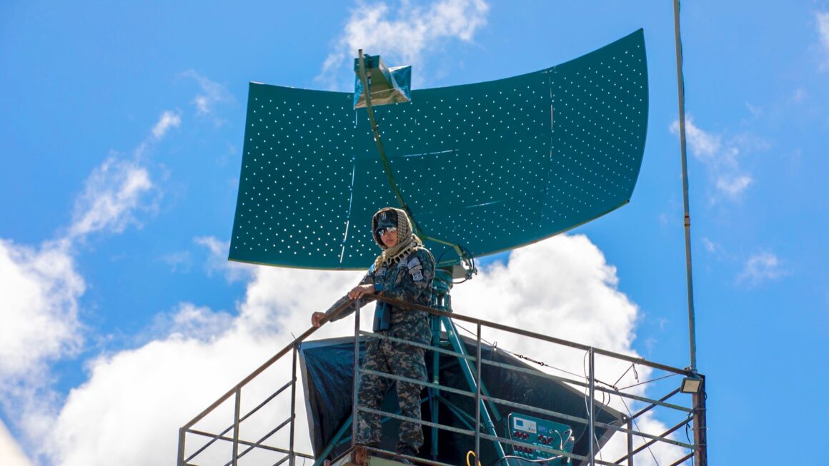 Autoridades del Gobierno supervisan funcionamiento del primer radar construido en Honduras