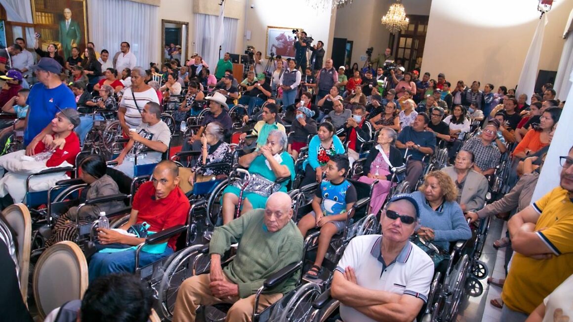 Gobierno de la República entrega 200 sillas de ruedas 