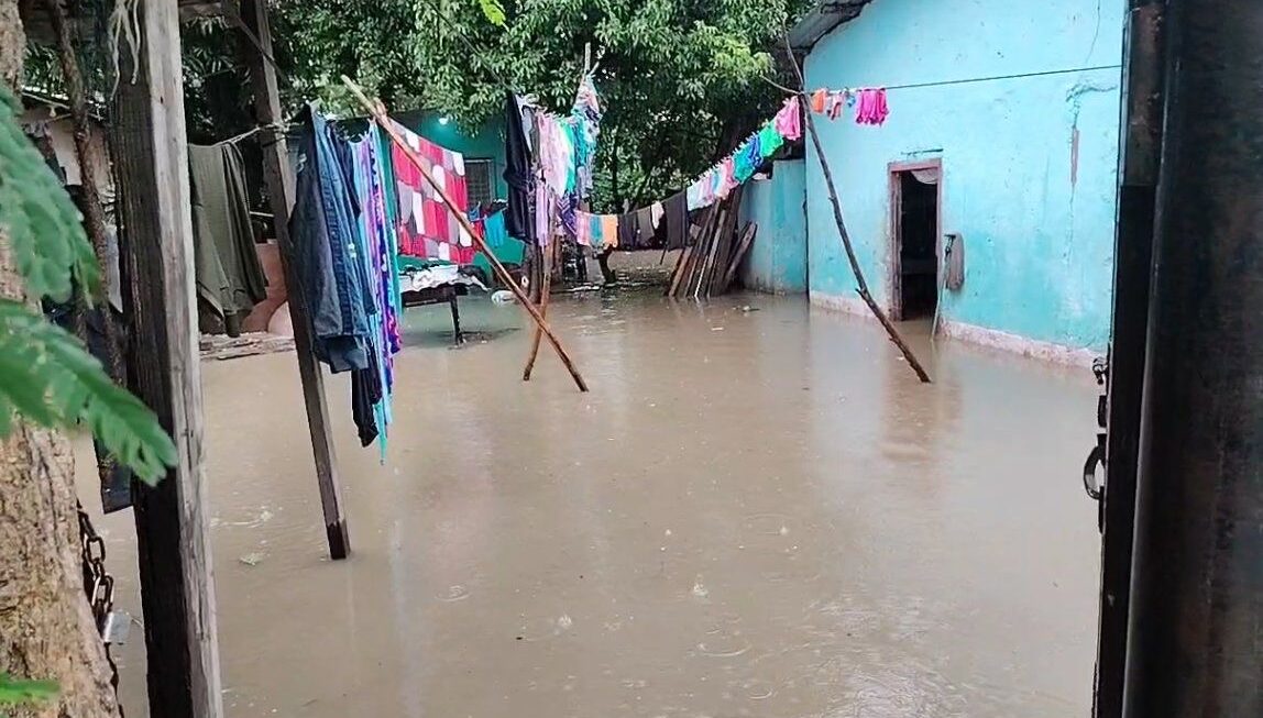 Frente frío azota el país ya se reportan casas inundadas en la zona norte