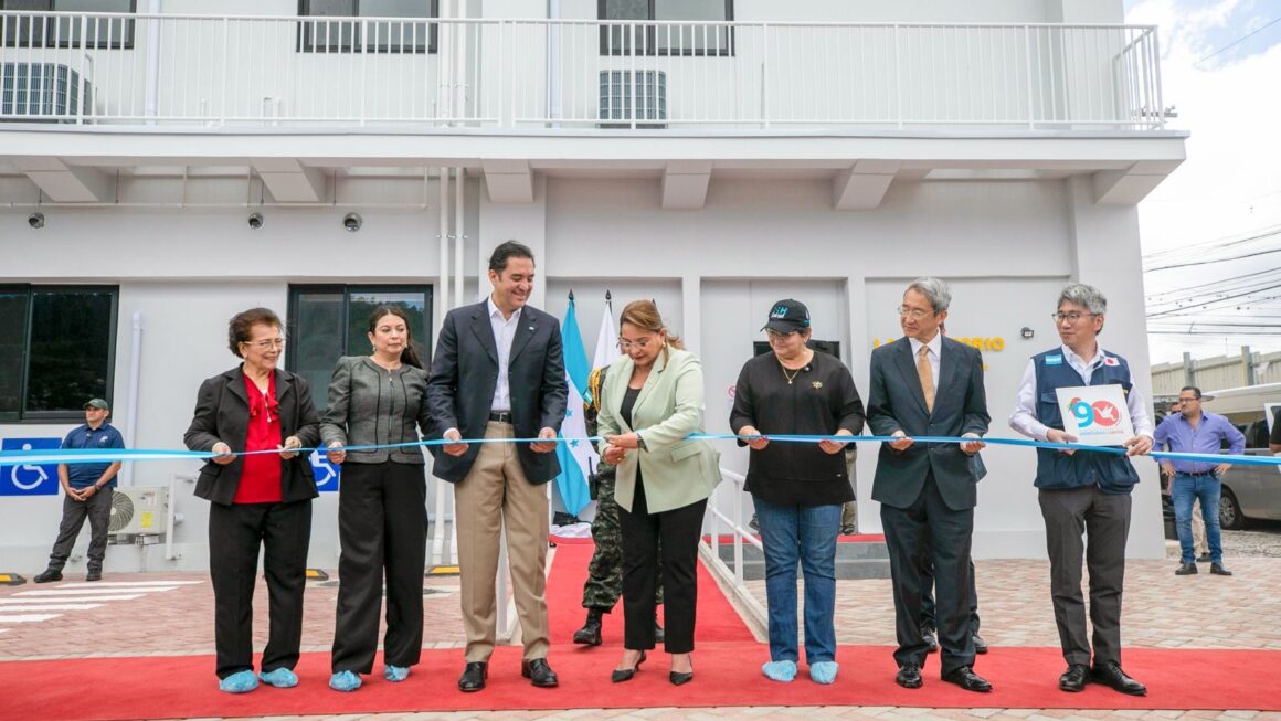 Mandataria  Castro inaugura Laboratorio Nacional de Vigilancia de la Salud