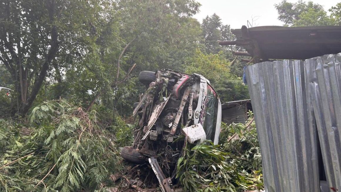 Accidente de un bus “rapidito”, deja al menos seis heridos