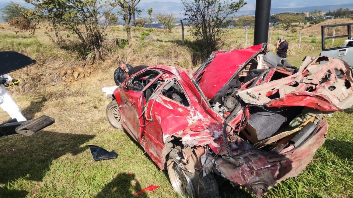 Muere un hombre en aparatoso accidente de tránsito en carretera CA-5