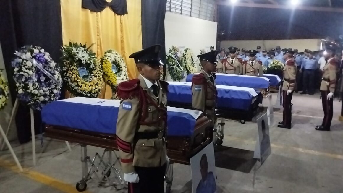 Llegan cuerpos de agentes de la DIPAMPCO a la capital fallecidos en Corinto