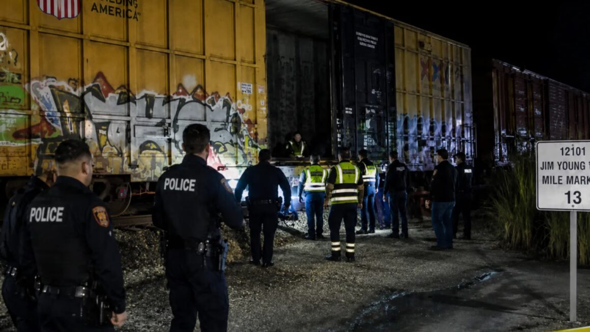 Tres hondureños mueren por golpe de calor en un vagón de tren en Texas