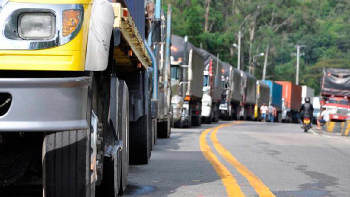 Transportistas de carga pesada suenan “tambores de guerra” y amenazan con paro nacional este lunes 