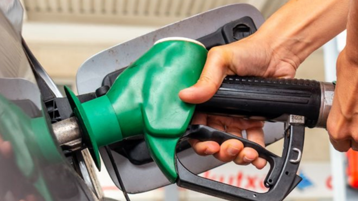 Considerables rebajas en los precios de los combustibles a partir del próximo lunes 