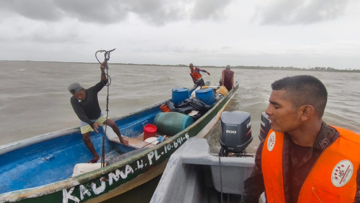 Encuentran con vida a pescadores que naufragaron en Kaukira, Gracias a Dios 