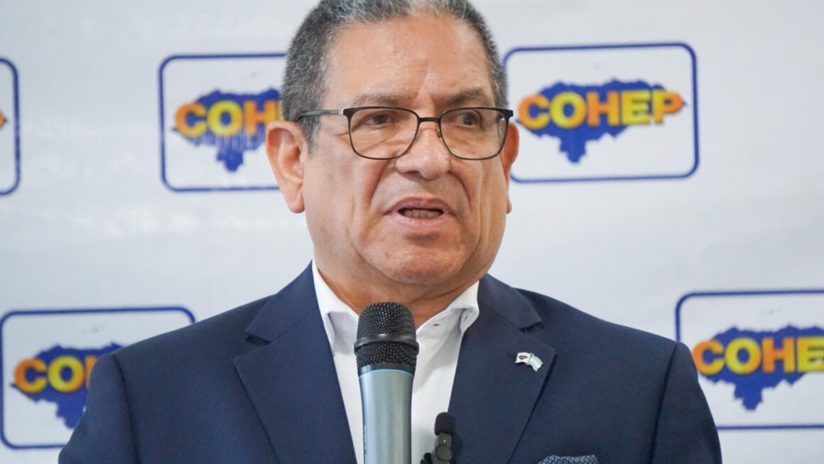 Armando Urtecho llama “cartel” a la dirigencia del Colegio Médico por paralización de servicios